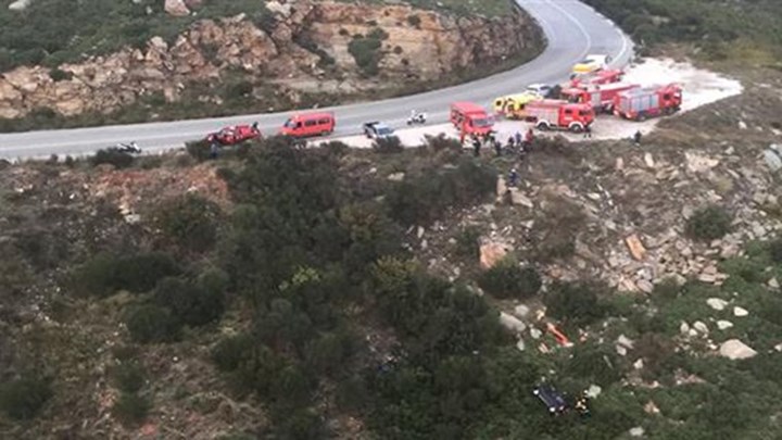 Γυναίκα έπεσε με το αυτοκίνητό της σε γκρεμό στην Πεντέλη - ΦΩΤΟ