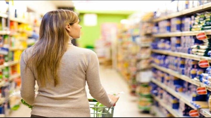 Πώς η κρίση άλλαξε τη διατροφή μας - Τι έκοψαν και τι τρώνε οι Έλληνες