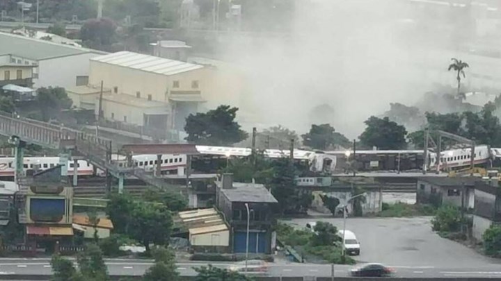 ΕΚΤΑΚΤΟ: Στους 17 οι νεκροί από τον εκτροχιασμό τρένου στην Ταϊβάν