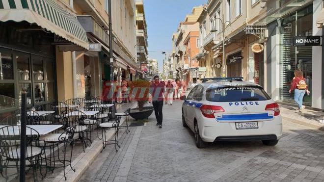 Με την κατηγορία της απόπειρας ανθρωποκτονίας οδηγείται στον Εισαγγελέα ο δράστης της επίθεσης με μπαλτά σε ξενοδοχείο της Ρήγα Φεραίου