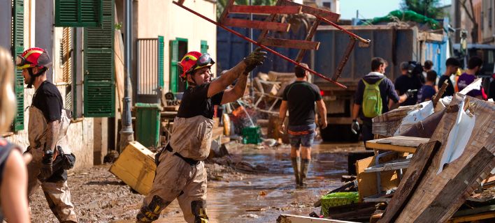 Σαρωτικές πλημμύρες στην Ισπανία -Νεκρός ένας πυροσβέστης στη Μαλάγα