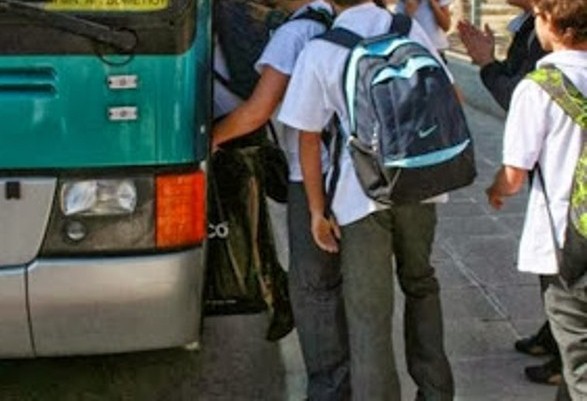 Για τη μεταφορά μαθητών σε ... καρότσα απαντά η Περιφερειακή Διεύθυνση Εκπαίδευσης δυτικής Ελλάδας