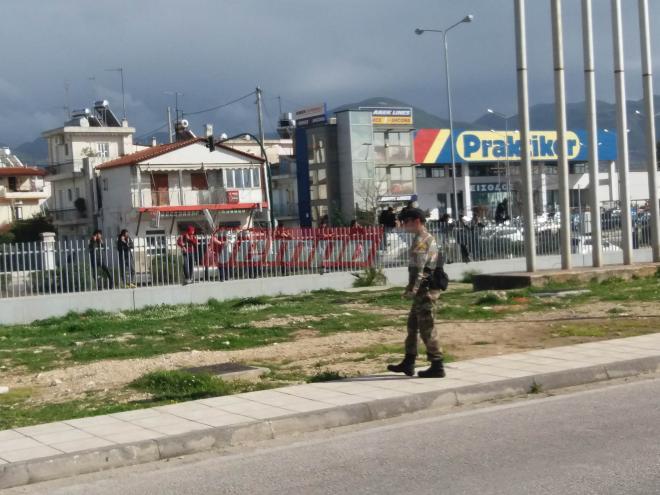 Πάτρα: Κυνηγητό στην οδό Σουνίου... "Ζωήρεψε" πάλι το πρόβλημα με τους μετανάστες στην παραλιακή - Αγώνας της ΕΛ.ΑΣ να μην "ενεργοποιηθούν" πάλι οι άτυποι καταυλισμοί