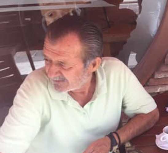 Κάτω Αχαΐα: Θλίψη για τον Μίμη Αθανασόπουλο (Κατσιμπούλα) – Οι φίλοι του τον αποχαιρετούν από τη γνωστή γωνιά του στην πόλη… Δείτε τα μηνύματα -ΦΩΤΟ