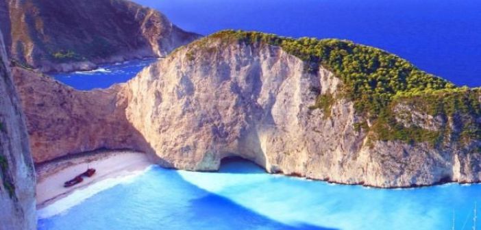 Ναυάγιο: Άλλαξε χρώμα η θάλασσα μετά τον σεισμό στη Ζάκυνθο - ΦΩΤΟ - ΒΙΝΤΕΟ