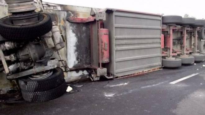 Νταλίκα έπεσε πάνω σε αυτοκινητοφόρο στη Σούδα- ΦΩΤΟ