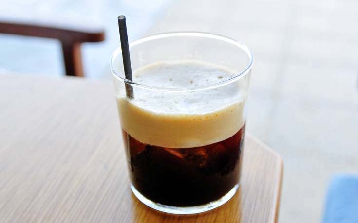 Τέλος τα καλαμάκια και οι μπατονέτες