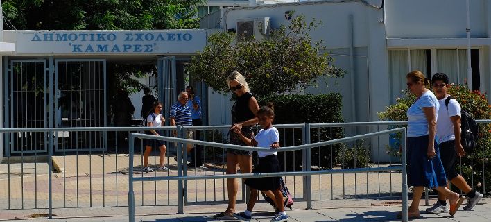 Κύπρος: Κουκουλοφόρος εισέβαλε σε σχολείο με μαχαίρι