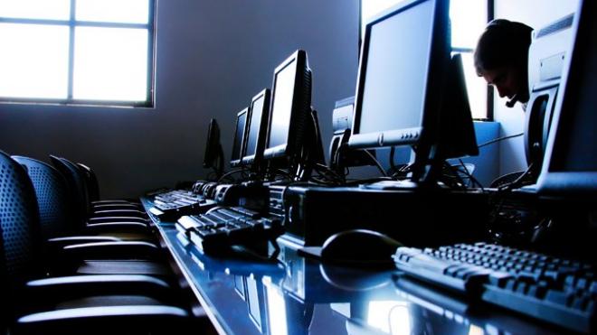 Διέρρηξαν σχολή και έκλεψαν 4 ηλεκτρονικούς υπολογιστές