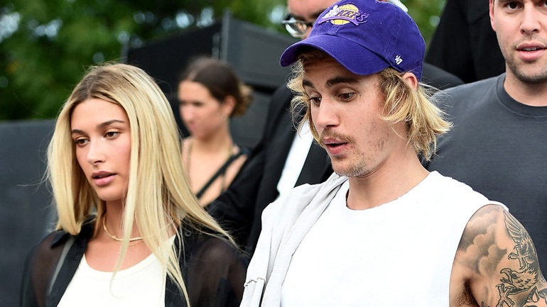 Πρώτη φορά γιόρτασε την Ημέρα των Ευχαριστιών ως παντρεμένος ο Τζάστιν Μπίμπερ που θέλει να μοιάζει στον Ιησού Χριστό