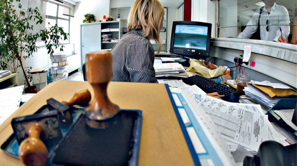 Εκτός Δημοσίου 369 υπάλληλοι με πλαστά πτυχία την τελευταία τριετία