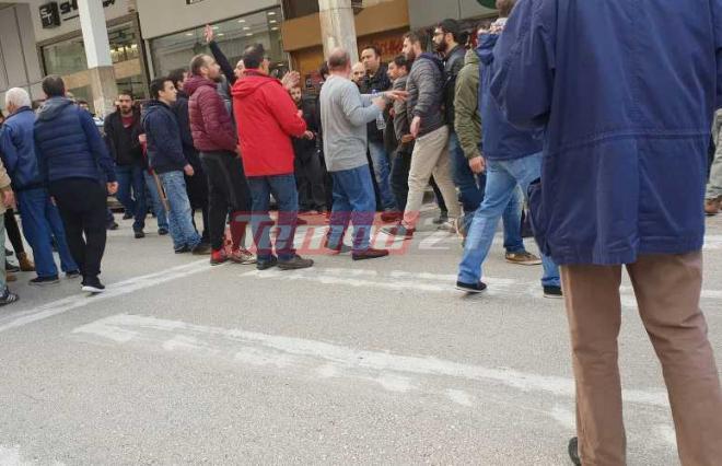 Πάτρα: Ένταση στην πορεία του Εργατικού Κέντρου - Μπουνιές και κλωτσιές στην πλατεία Γεωργίου μεταξύ των συμμετεχόντων και αντιεξουσιαστών - Στο νοσοκομείο μια κοπέλα- ΦΩΤΟ - ΒΙΝΤΕΟ