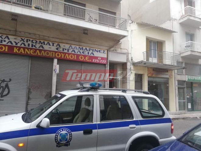 Πάτρα: Συναγερμός στην ΕΛ.ΑΣ. - 25χρονος βρέθηκε με πολλαπλά τραύματα στο σώμα του στην οδό Καραϊσκάκη - ΒΙΝΤΕΟ και ΦΩΤΟ