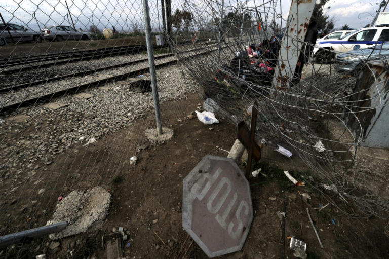 Ξήλωσαν τα… σύνορα με τα Σκόπια στη Φλώρινα