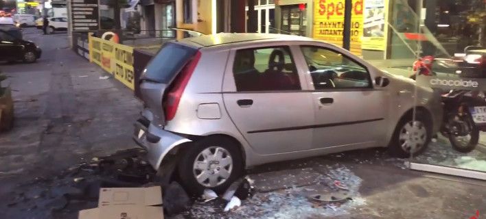 ΤΡΑΓΩΔΙΑ- Τροχαίο στο Χαϊδάρι -ΙΧ μπήκε σε καφέ μετά από καραμπόλα, μία νεκρή