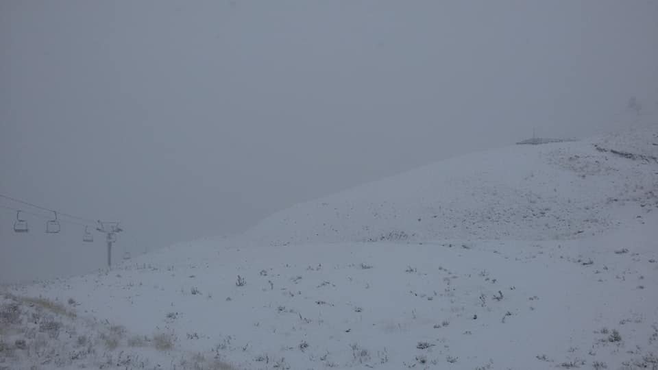 Έκτακτο δελτίο καιρού - Έρχεται χειμώνας - "Άσπρισε" το Χιονοδρομικό Κέντρο Καλαβρύτων - Που θα "χτυπήσουν" καταιγίδες - ΦΩΤΟ