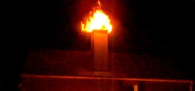 Πάτρα: "Λαμπάδιασε" μια ακόμα καμινάδα