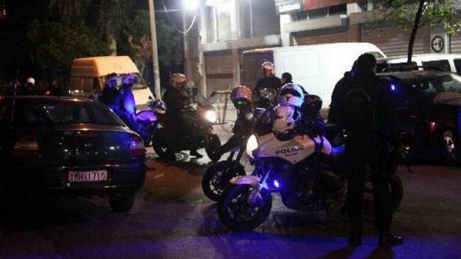 Πάτρα: Μετά τον καβγά παρέσυρε και τραυμάτισε τρία άτομα με το αυτοκίνητο - Έρευνες από την ΕΛ.ΑΣ.