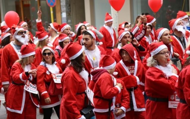 Πάτρα: Ποιος Αη- Βασίλης θα ανέβει πρώτος τις σκάλες της Αγίου Νικολάου;