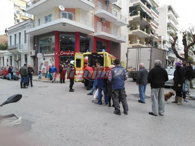 Πάτρα: Στο νοσοκομείο γυναίκα θύμα τροχαίου- Δίκυκλο συγκρούστηκε με φορτηγό! ΒΙΝΤΕΟ - ΦΩΤΟ