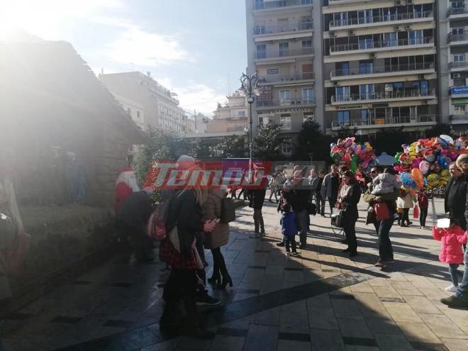 Σε εορταστικούς ρυθμούς η Πάτρα - Εκδηλώσεις για μικρούς και μεγάλους στο κέντρο - Ανοικτά τα καταστήματα- ΦΩΤΟ