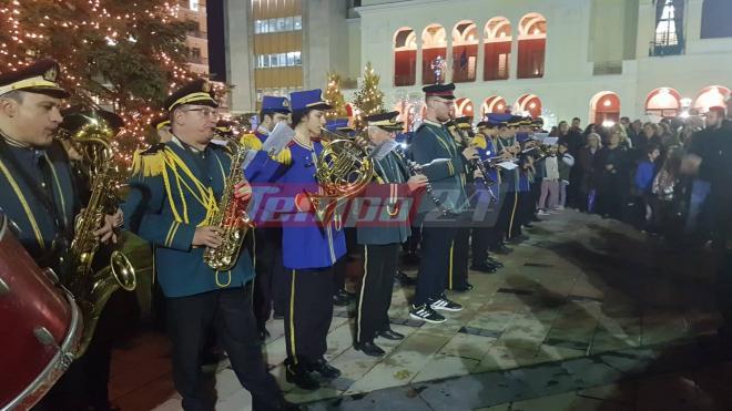 Λουκουμάδες με άρωμα... Χριστουγέννων στην πλατεία Γεωργίου της Πάτρας- ΦΩΤΟ