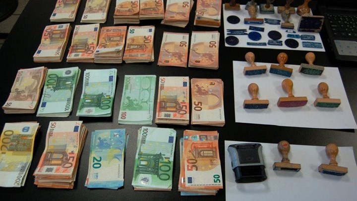 Εφοριακός και υπάλληλος του ΕΦΚΑ σε κύκλωμα νομιμοποίησης αλλοδαπών