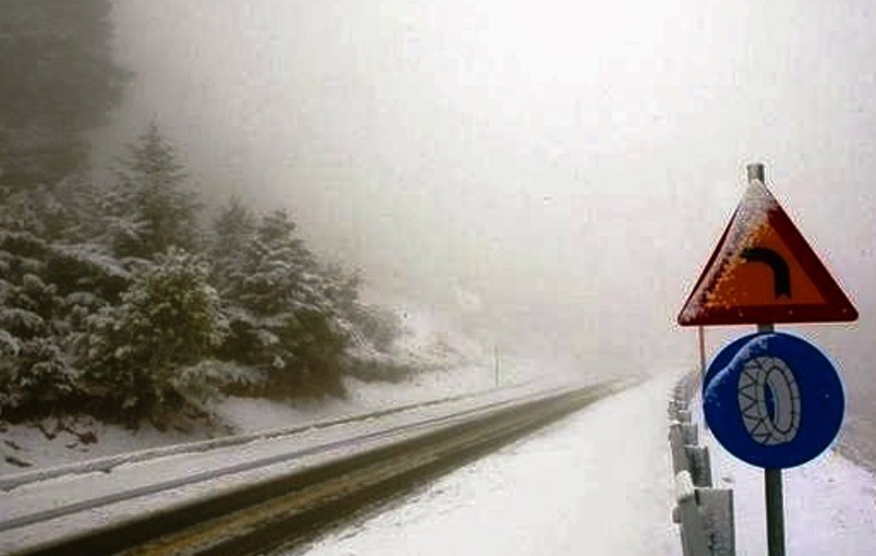 ΕΚΤΑΚΤΟ - Αχαΐα: Απαγόρευση κυκλοφορίας φορτηγών προς τα Καλάβρυτα - Μόνο με αντιολισθητικές αλυσίδες η κυκλοφορία BINTEO