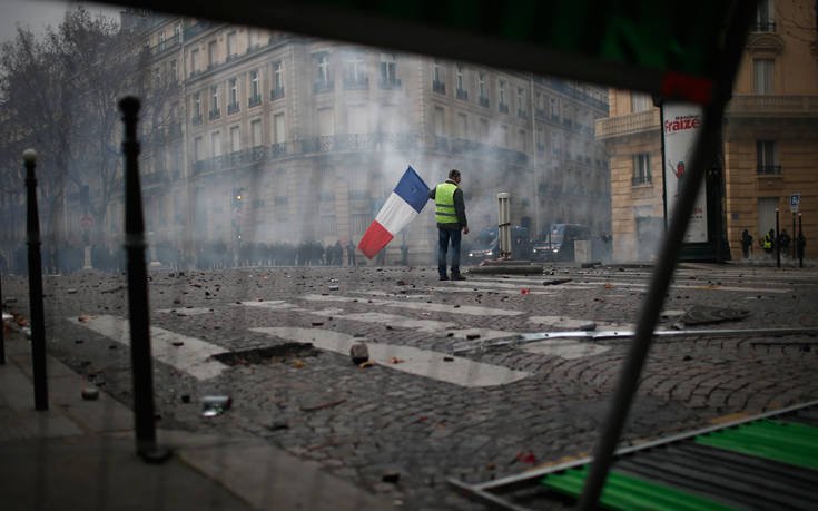 Σήμερα συνάντηση Μακρόν με τα συνδικάτα - Το βράδυ διάγγελμα