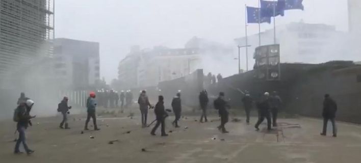 Βρυξέλλες: Επεισόδια και δακρυγόνα έξω από το κτίριο της Κομισιόν ΒΙΝΤΕΟ