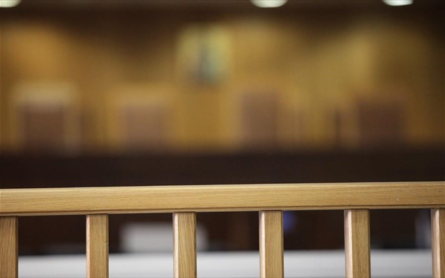 Πάτρα: 20χρόνια για τους ληστές με τα ξυραφάκια - Τραυμάτιζαν τις γυναίκες στα χέρια για να τους αρπάξουν τις τσάντες!