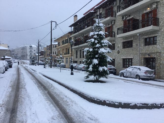 «Ρεβεγιόν» Χριστουγέννων και Πρωτοχρονιάς στα βουνά για τους Έλληνες! Στην κορυφή της λίστας τα Καλάβρυτα με "έκρηξη" επισκεψιμότητας στο Χιονοδρομικό!