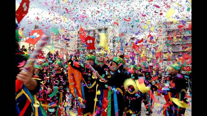 Πάτρα: Κινέζικοι δράκοι, άρματα με εφέ και πολλές εκπλήξεις στο Καρναβάλι του 2019