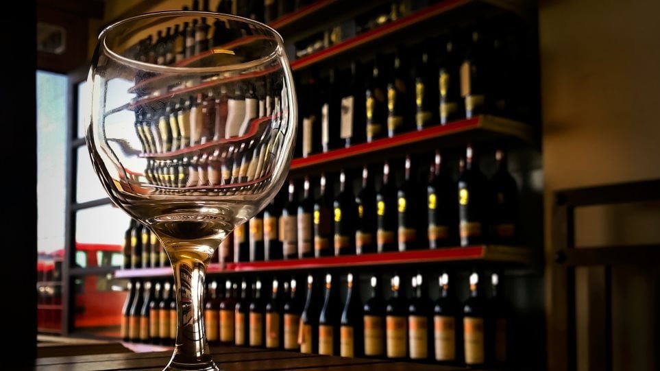 Ο Ειδικός Φόρος στο Κρασί καταργείται από την Πρωτοχρονιά