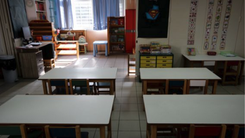 ΕΔΕ για τη δασκάλα που μοίρασε εθνικιστικά φυλλάδια σε μαθητές