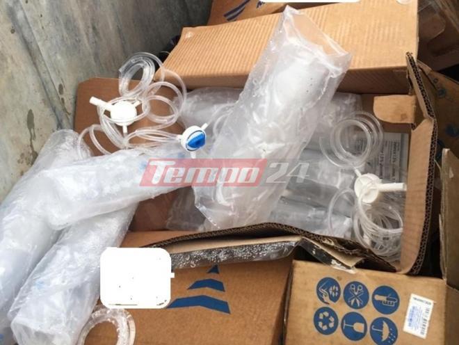 Δυτική Αχαΐα: Σε κάδο απορριμάτων αχρησιμοποίητο υγειονομικό υλικό - ΦΩΤΟ - ΒΙΝΤΕΟ