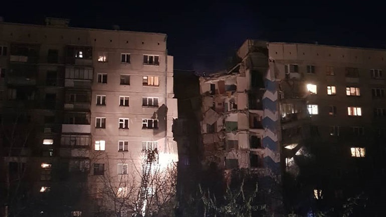 Ρωσία: Συνεχίζονται οι προσπάθειες διάσωσης παγιδευμένων μετά την κατάρρευση πολυκατοικίας