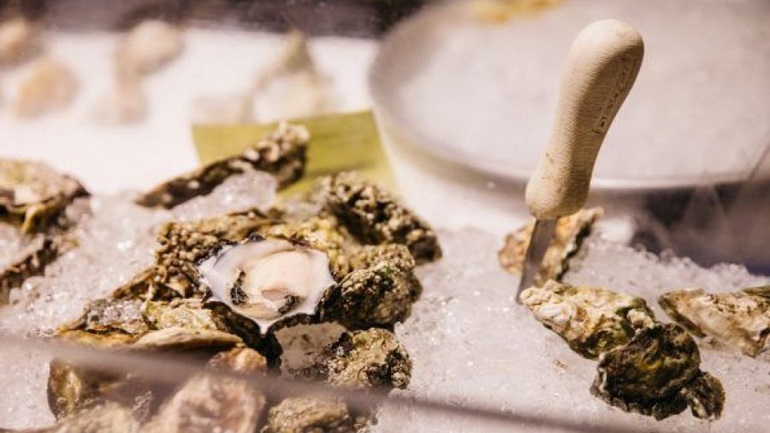 Τυχερός πελάτης σε εστιατόριο βρήκε μαργαριτάρι σε στρείδι!