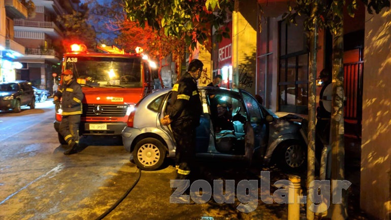 Στις φλόγες όχημα στο κέντρο της Αθήνας