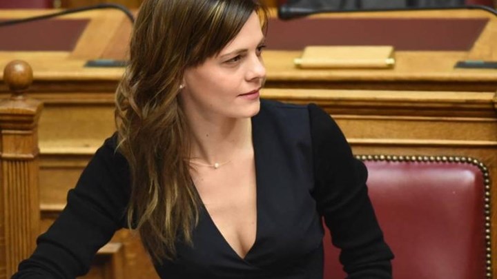 Έφη Αχτσιόγλου: Το δεύτερο δεκαπενθήμερο του Ιανουαρίου ανακοινώνεται η αύξηση του κατώτατου μισθού