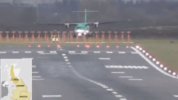 Χάος στη Βρετανία - Χιονοθύελλα, καταιγίδες και θυελλώδεις άνεμοι εμποδίζουν την απογείωση αεροπλάνων - ΦΩΤΟ