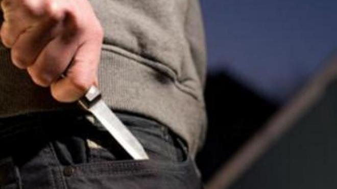 Απείλησε με μαχαίρι 49χρονο και έβαλε φωτιά σε αυτοκίνητο Συνεταιρισμού