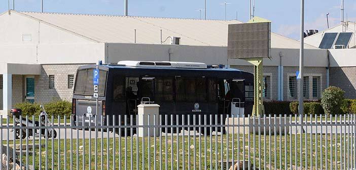 Πάτρα: Μετέφεραν με το αυτοκίνητο μίνι οπλοστάσιο- Μέχρι και τσεκούρι!