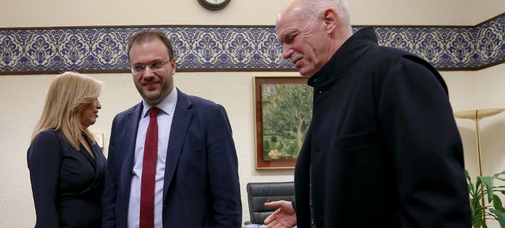 Διαλύει το πολυκομματικό ΚΙΝΑΛ η Φώφη -Τελεσίγραφο σε ΔΗΜΑΡ-Παπανδρέου