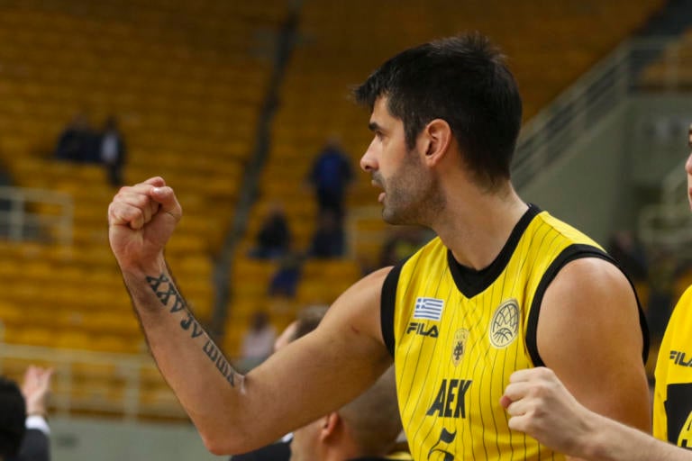 “Μπλακ άουτ” στο ΟΑΚΑ! Στον “αέρα” το ΑΕΚ – Περιστέρι