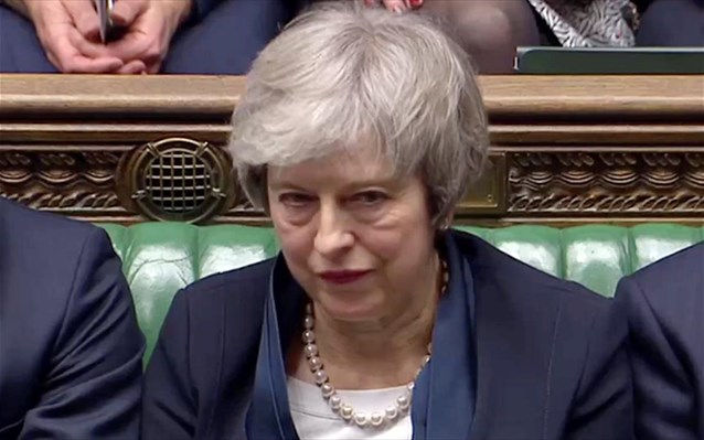 Δεν προτίθεται να παραιτηθεί η Μέι