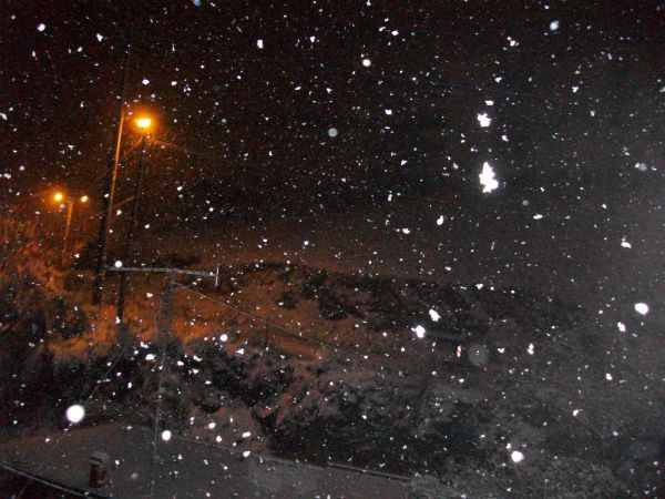 Tώρα: Σφοδρή χιονόπτωση στην Ελεκίστρα