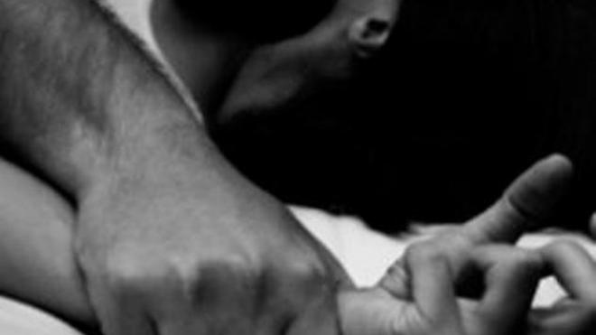 Δεκαεννιάχρονος βίασε με την απειλή μαχαιριού ανήλικη