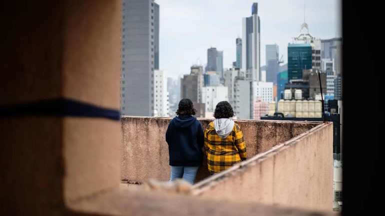 Τελειώνει ο χρόνος για τις δύο αδερφές από τη Σ. Αραβία που βρήκαν «καταφύγιο» στο Χονγκ Κονγκ