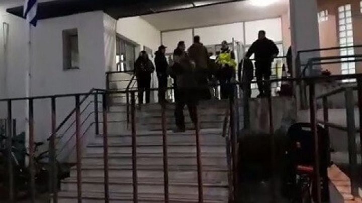 Προσαγωγές ατόμων στη συγκέντρωση κατά του Παπαδημούλη